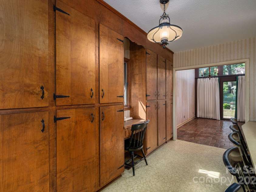 912 Marion Street, Shelby, NC 28150.  MLS# CAR4286694, YatesRealty ID 32024. 