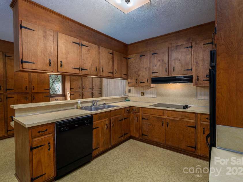 912 Marion Street, Shelby, NC 28150.  MLS# CAR4286694, YatesRealty ID 32024. 