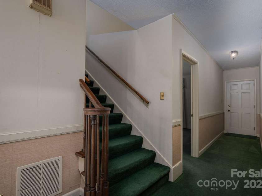 912 Marion Street, Shelby, NC 28150.  MLS# CAR4286694, YatesRealty ID 32024. 