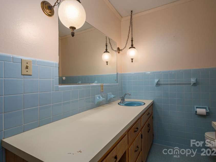 912 Marion Street, Shelby, NC 28150.  MLS# CAR4286694, YatesRealty ID 32024. 