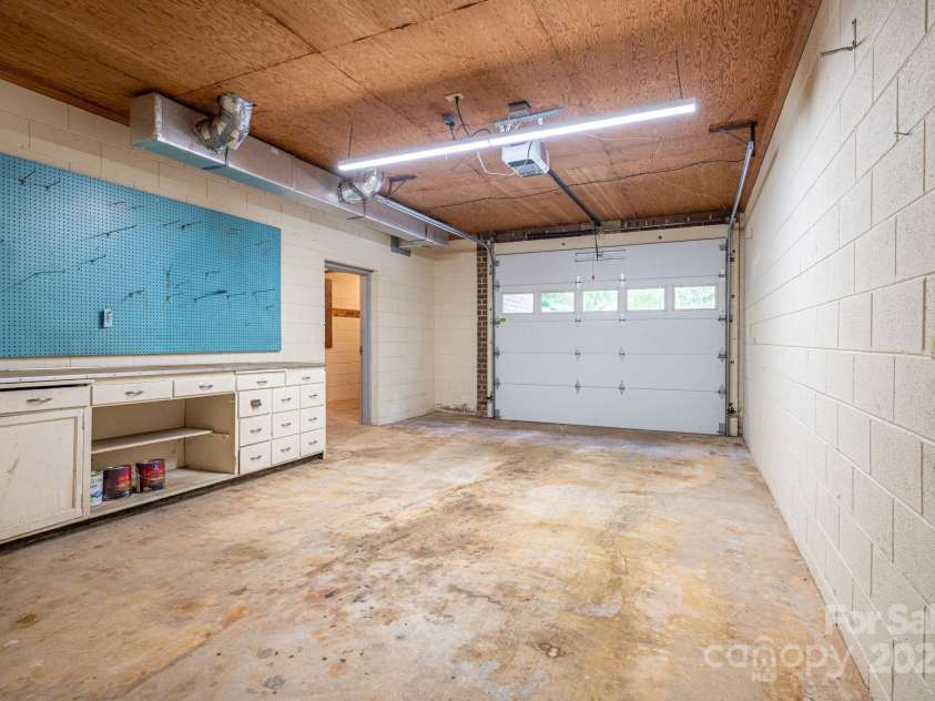 912 Marion Street, Shelby, NC 28150.  MLS# CAR4286694, YatesRealty ID 32024. 