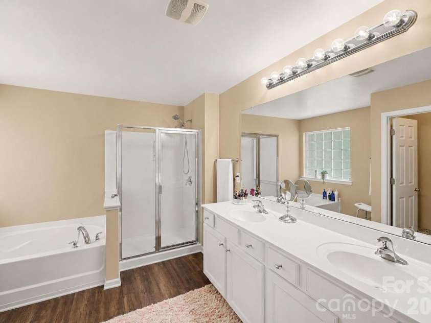 13309 Rebecca Run Drive, Charlotte, NC 28269.  MLS# CAR4392338, YatesRealty ID 32025. 
