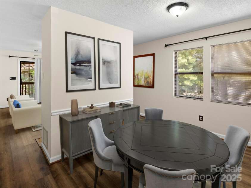 206 Abbey Circle, Asheville, NC 28805.  MLS# CAR4270531, YatesRealty ID 32025. 