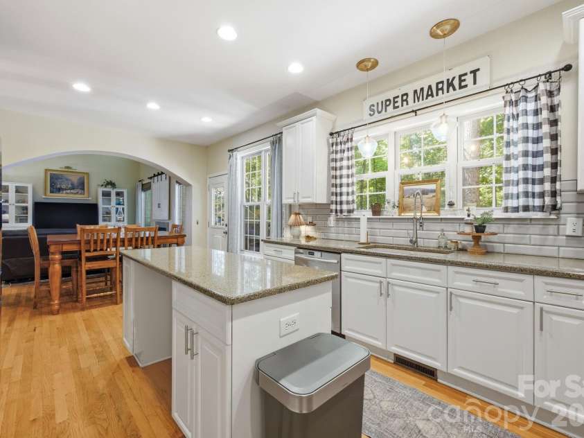 2006 Wedgewood Drive, Weddington, NC 28104.  MLS# CAR4381353, YatesRealty ID 32026. Kitchen