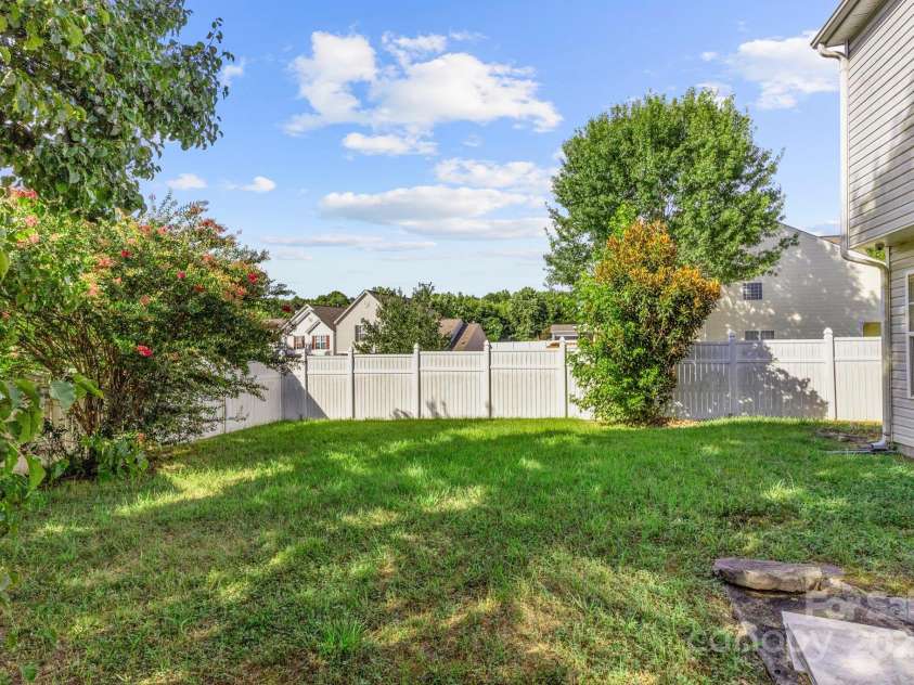 5737 Brookfield Pointe Drive, Charlotte, NC 28216.  MLS# CAR4283482, YatesRealty ID 32026. 