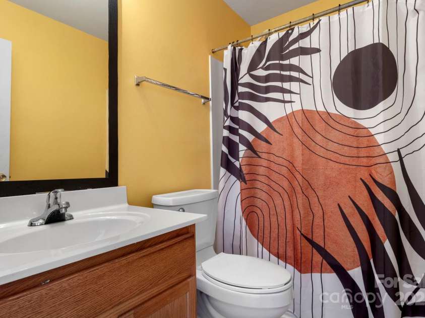 5737 Brookfield Pointe Drive, Charlotte, NC 28216.  MLS# CAR4283482, YatesRealty ID 32026. Bathroom