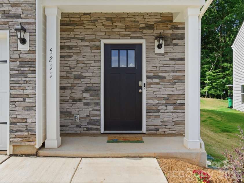 5211 Reedy Ridge Road, Charlotte, NC 28215.  MLS# CAR4391355, YatesRealty ID 32027. 