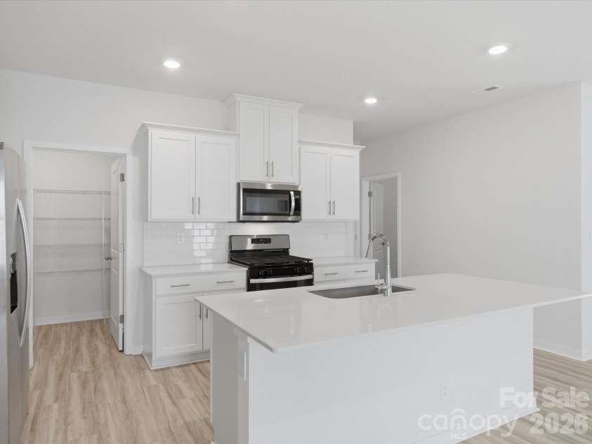 5211 Reedy Ridge Road, Charlotte, NC 28215.  MLS# CAR4391355, YatesRealty ID 32027. 