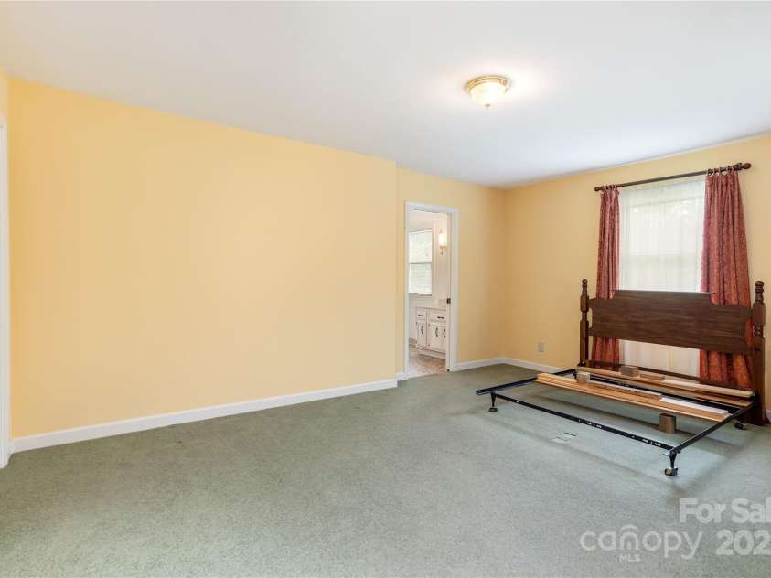 27 Country Road, Hendersonville, NC 28791.  MLS# CAR4290283, YatesRealty ID 32028. Primary Bedroom