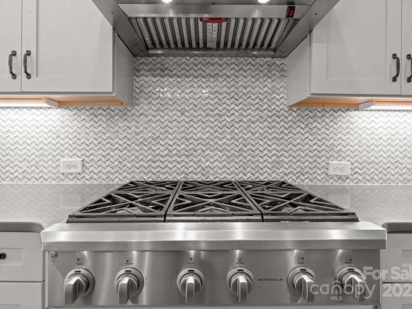 1206 Grand Oak Drive, Waxhaw, NC 28173.  MLS# CAR4276237, YatesRealty ID 32029. 