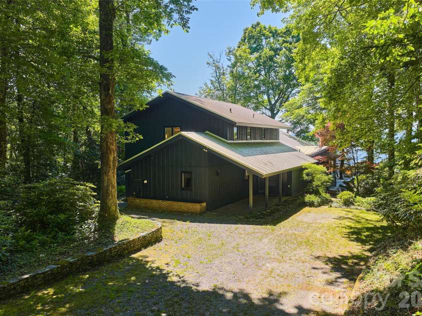 911 Green Hill Road, Brevard, NC 28712.  MLS# CAR4391407, YatesRealty ID 32029. 