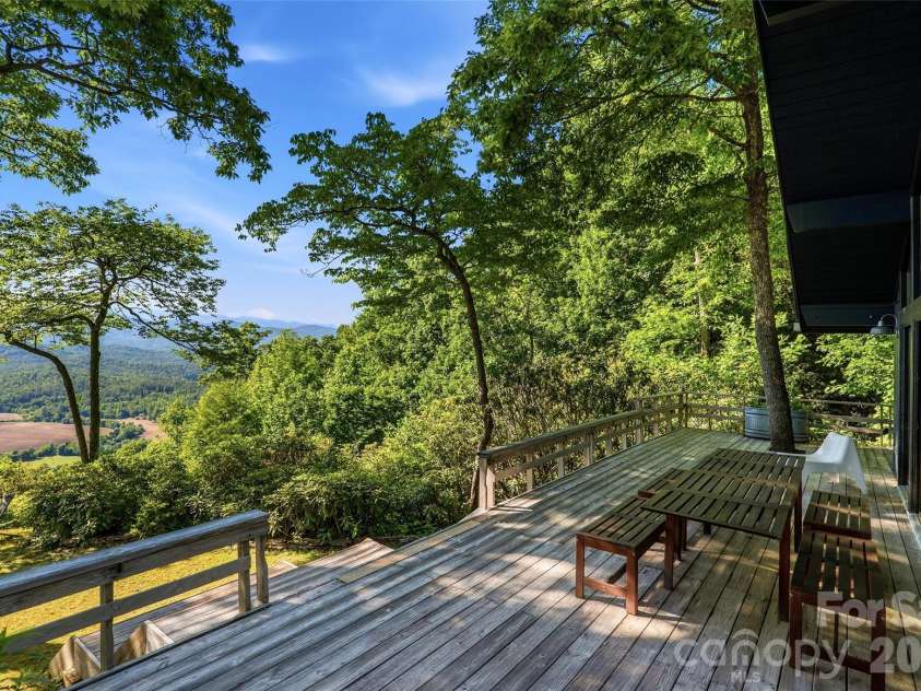 911 Green Hill Road, Brevard, NC 28712.  MLS# CAR4391407, YatesRealty ID 32029. 