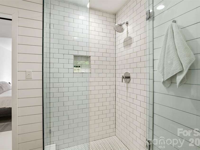 911 Green Hill Road, Brevard, NC 28712.  MLS# CAR4391407, YatesRealty ID 32029. 