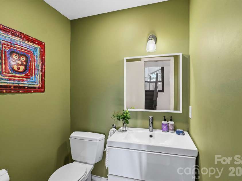 911 Green Hill Road, Brevard, NC 28712.  MLS# CAR4391407, YatesRealty ID 32029. 