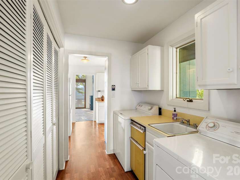 911 Green Hill Road, Brevard, NC 28712.  MLS# CAR4391407, YatesRealty ID 32029. 