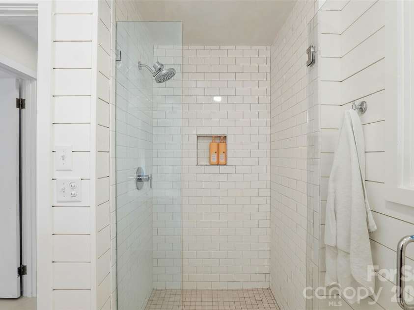 911 Green Hill Road, Brevard, NC 28712.  MLS# CAR4391407, YatesRealty ID 32029. 