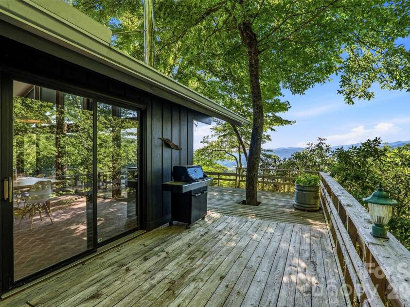 911 Green Hill Road, Brevard, NC 28712.  MLS# CAR4391407, YatesRealty ID 32029. 
