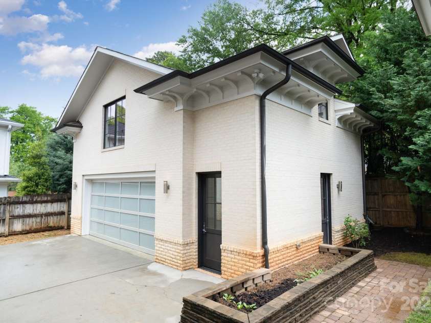 1665 Sterling Road, Charlotte, NC 28209.  MLS# CAR4234342, YatesRealty ID 3203. 
