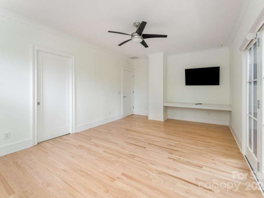 1665 Sterling Road, Charlotte, NC 28209.  MLS# CAR4234342, YatesRealty ID 3203. 