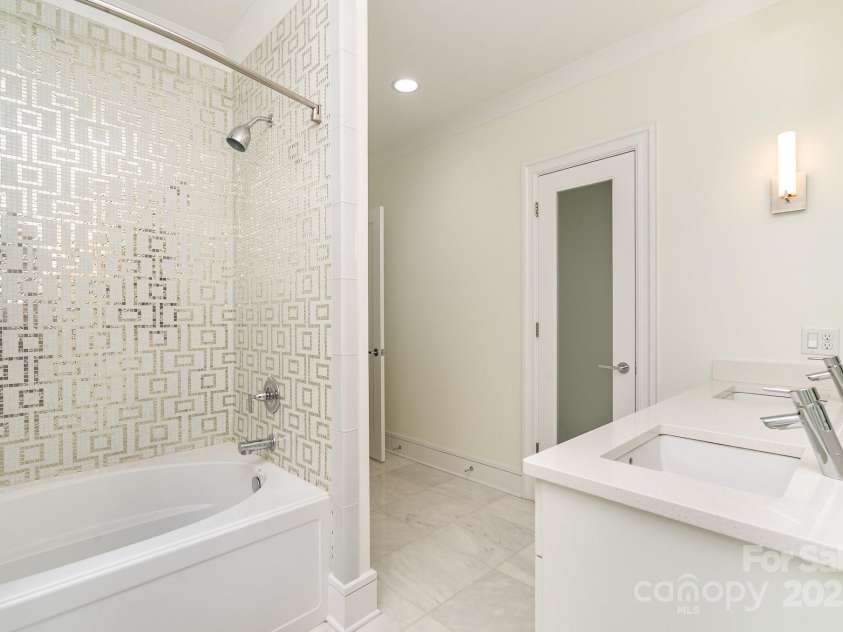 1665 Sterling Road, Charlotte, NC 28209.  MLS# CAR4234342, YatesRealty ID 3203. 