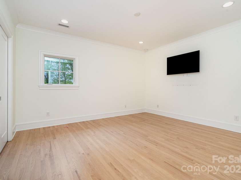 1665 Sterling Road, Charlotte, NC 28209.  MLS# CAR4234342, YatesRealty ID 3203. 