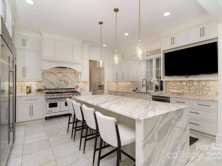 1665 Sterling Road, Charlotte, NC 28209.  MLS# CAR4234342, YatesRealty ID 3203. 