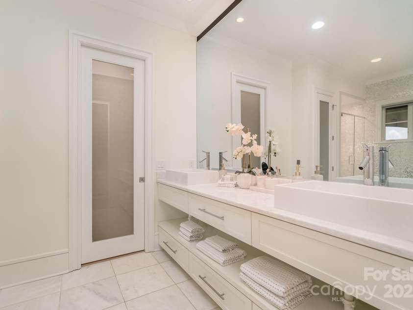 1665 Sterling Road, Charlotte, NC 28209.  MLS# CAR4234342, YatesRealty ID 3203. 