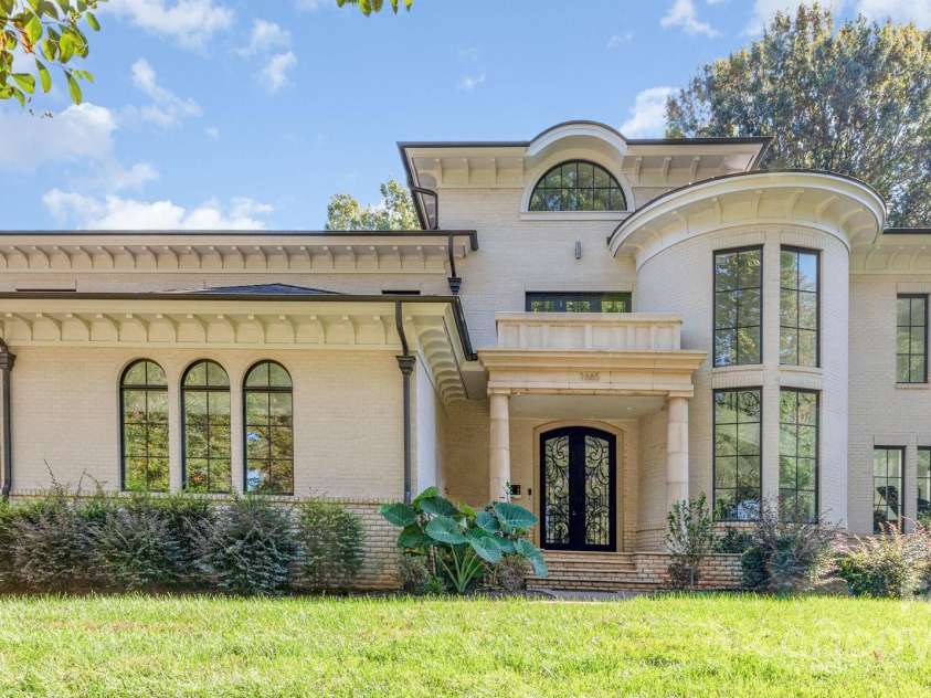 1665 Sterling Road, Charlotte, NC 28209.  MLS# CAR4234342, YatesRealty ID 3203. 
