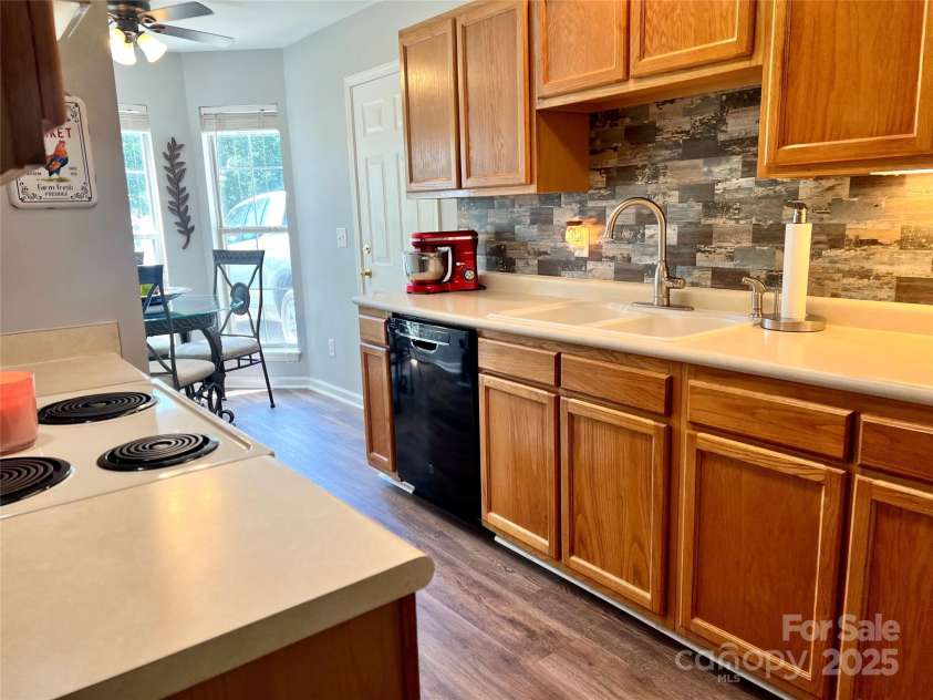 113 Indian Paint Brush Drive, Mooresville, NC 28115.  MLS# CAR4285325, YatesRealty ID 32030. Kitchen
