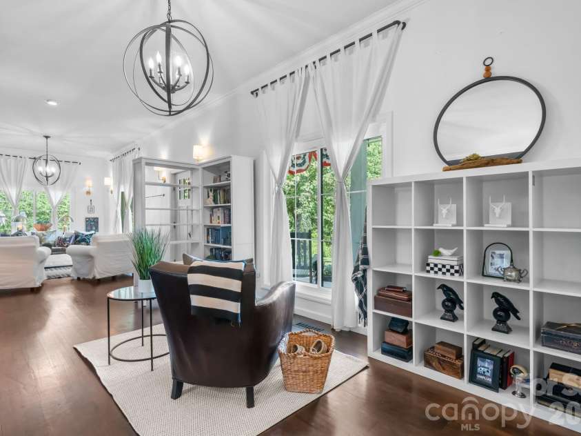 1314 Shirebourn Drive, Hickory, NC 28602.  MLS# CAR4385910, YatesRealty ID 32030. 