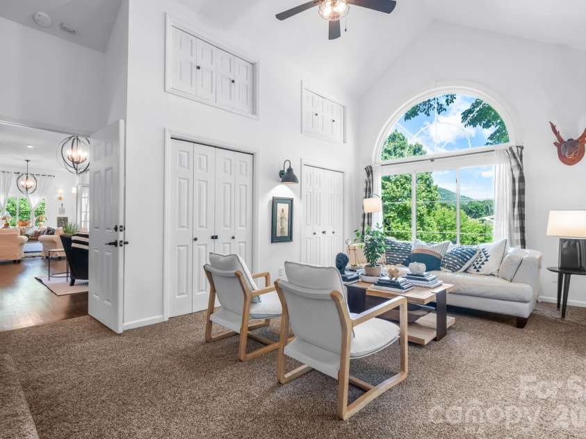 1314 Shirebourn Drive, Hickory, NC 28602.  MLS# CAR4385910, YatesRealty ID 32030. 