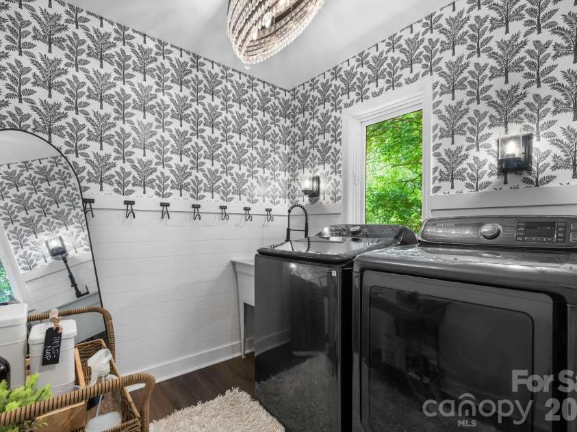 1314 Shirebourn Drive, Hickory, NC 28602.  MLS# CAR4385910, YatesRealty ID 32030. 