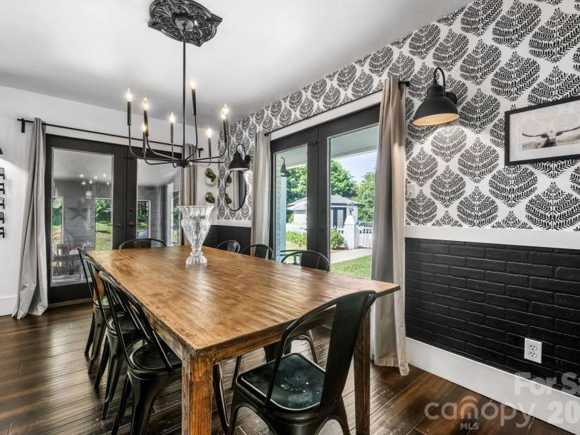 1314 Shirebourn Drive, Hickory, NC 28602.  MLS# CAR4385910, YatesRealty ID 32030. 