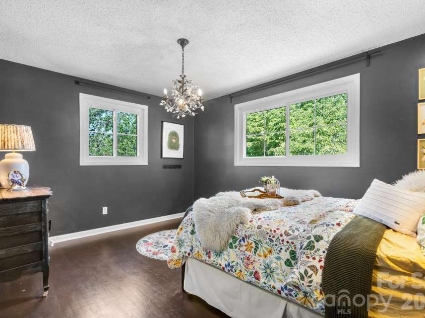 1314 Shirebourn Drive, Hickory, NC 28602.  MLS# CAR4385910, YatesRealty ID 32030. 