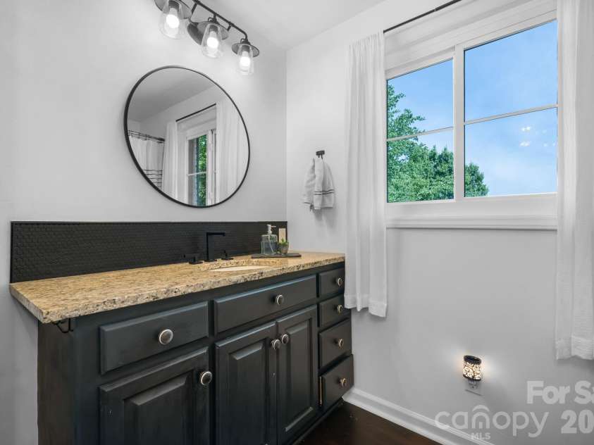 1314 Shirebourn Drive, Hickory, NC 28602.  MLS# CAR4385910, YatesRealty ID 32030. 