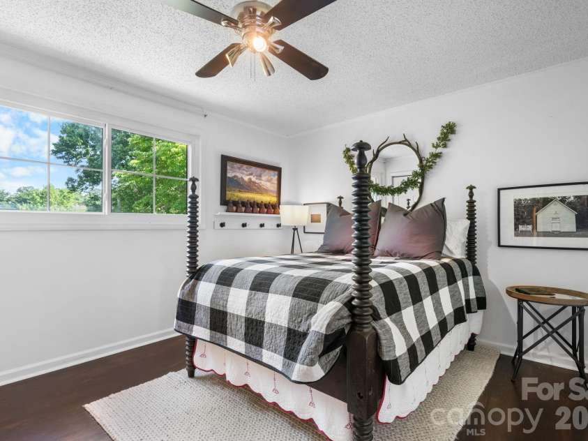 1314 Shirebourn Drive, Hickory, NC 28602.  MLS# CAR4385910, YatesRealty ID 32030. 