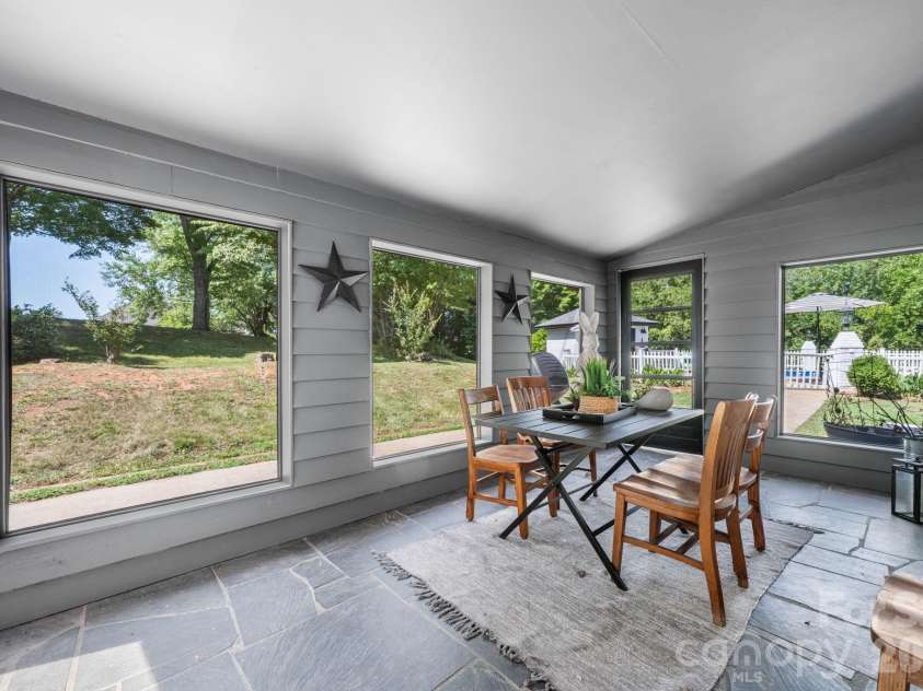 1314 Shirebourn Drive, Hickory, NC 28602.  MLS# CAR4385910, YatesRealty ID 32030. 