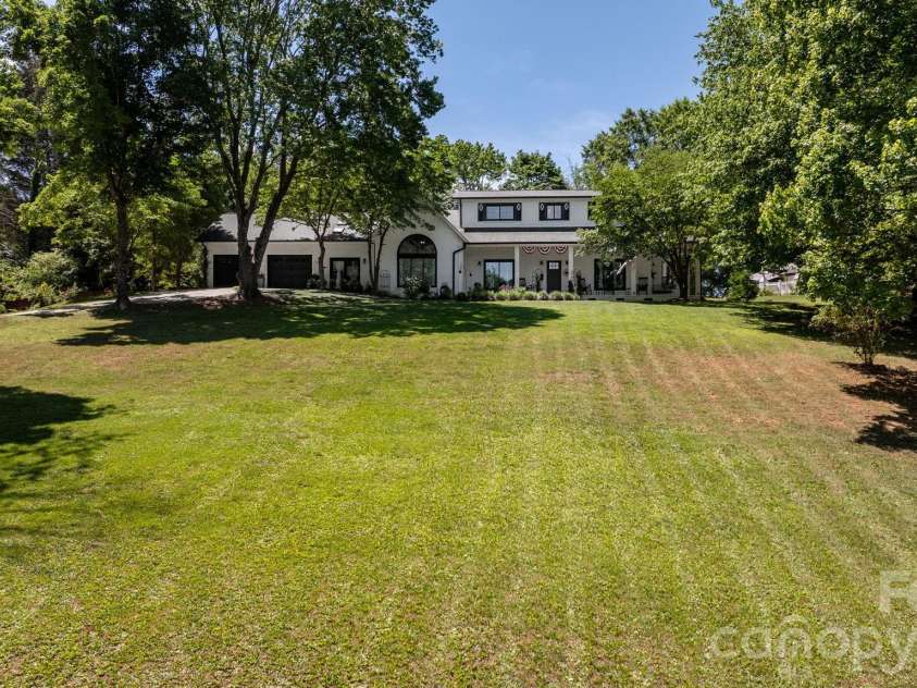 1314 Shirebourn Drive, Hickory, NC 28602.  MLS# CAR4385910, YatesRealty ID 32030. 