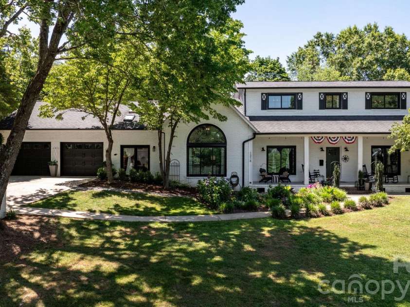 1314 Shirebourn Drive, Hickory, NC 28602.  MLS# CAR4385910, YatesRealty ID 32030. 
