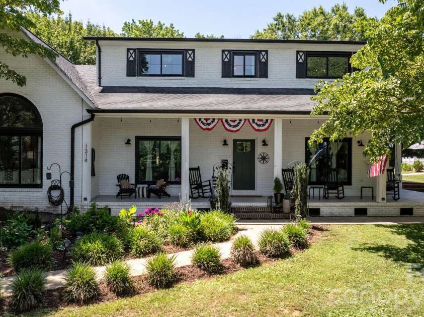 1314 Shirebourn Drive, Hickory, NC 28602.  MLS# CAR4385910, YatesRealty ID 32030. 