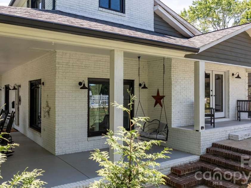 1314 Shirebourn Drive, Hickory, NC 28602.  MLS# CAR4385910, YatesRealty ID 32030. 