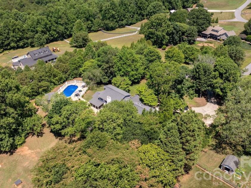 1314 Shirebourn Drive, Hickory, NC 28602.  MLS# CAR4385910, YatesRealty ID 32030. 