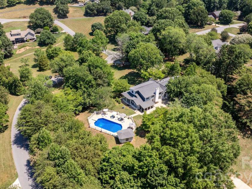 1314 Shirebourn Drive, Hickory, NC 28602.  MLS# CAR4385910, YatesRealty ID 32030. 