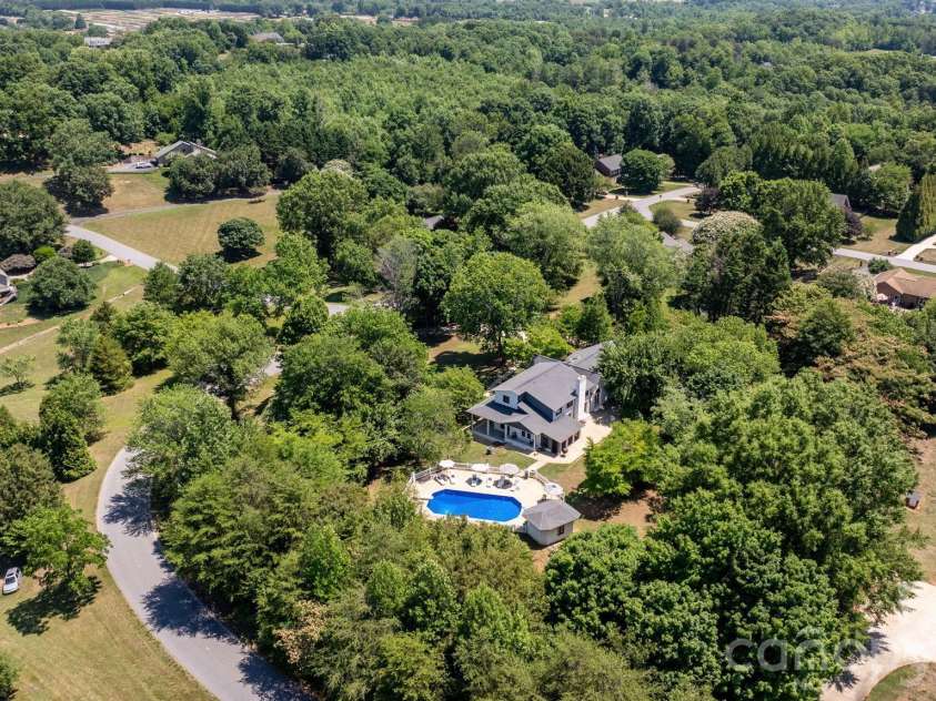 1314 Shirebourn Drive, Hickory, NC 28602.  MLS# CAR4385910, YatesRealty ID 32030. 