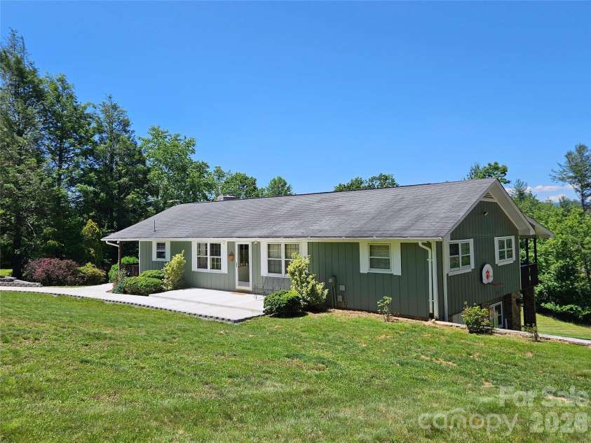 72 Ridgetop Lane, Spruce Pine, NC 28777.  MLS# CAR4390780, YatesRealty ID 32032. 
