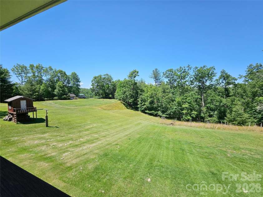 72 Ridgetop Lane, Spruce Pine, NC 28777.  MLS# CAR4390780, YatesRealty ID 32032. 