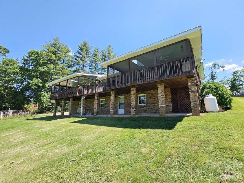 72 Ridgetop Lane, Spruce Pine, NC 28777.  MLS# CAR4390780, YatesRealty ID 32032. 