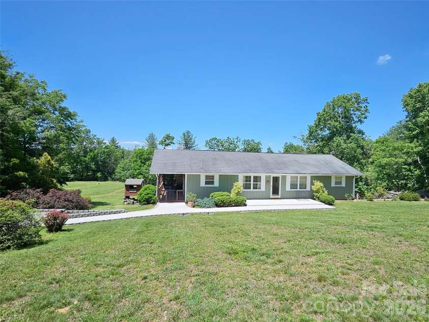 72 Ridgetop Lane, Spruce Pine, NC 28777.  MLS# CAR4390780, YatesRealty ID 32032. 