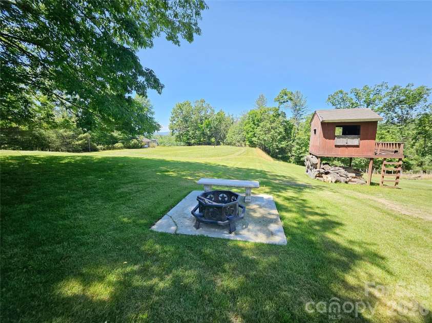 72 Ridgetop Lane, Spruce Pine, NC 28777.  MLS# CAR4390780, YatesRealty ID 32032. 