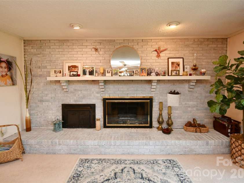 72 Ridgetop Lane, Spruce Pine, NC 28777.  MLS# CAR4390780, YatesRealty ID 32032. 